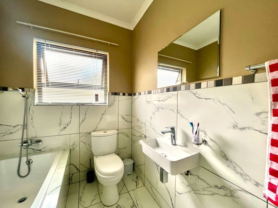 To Let 4 Bedroom Property for Rent in Cashan North West